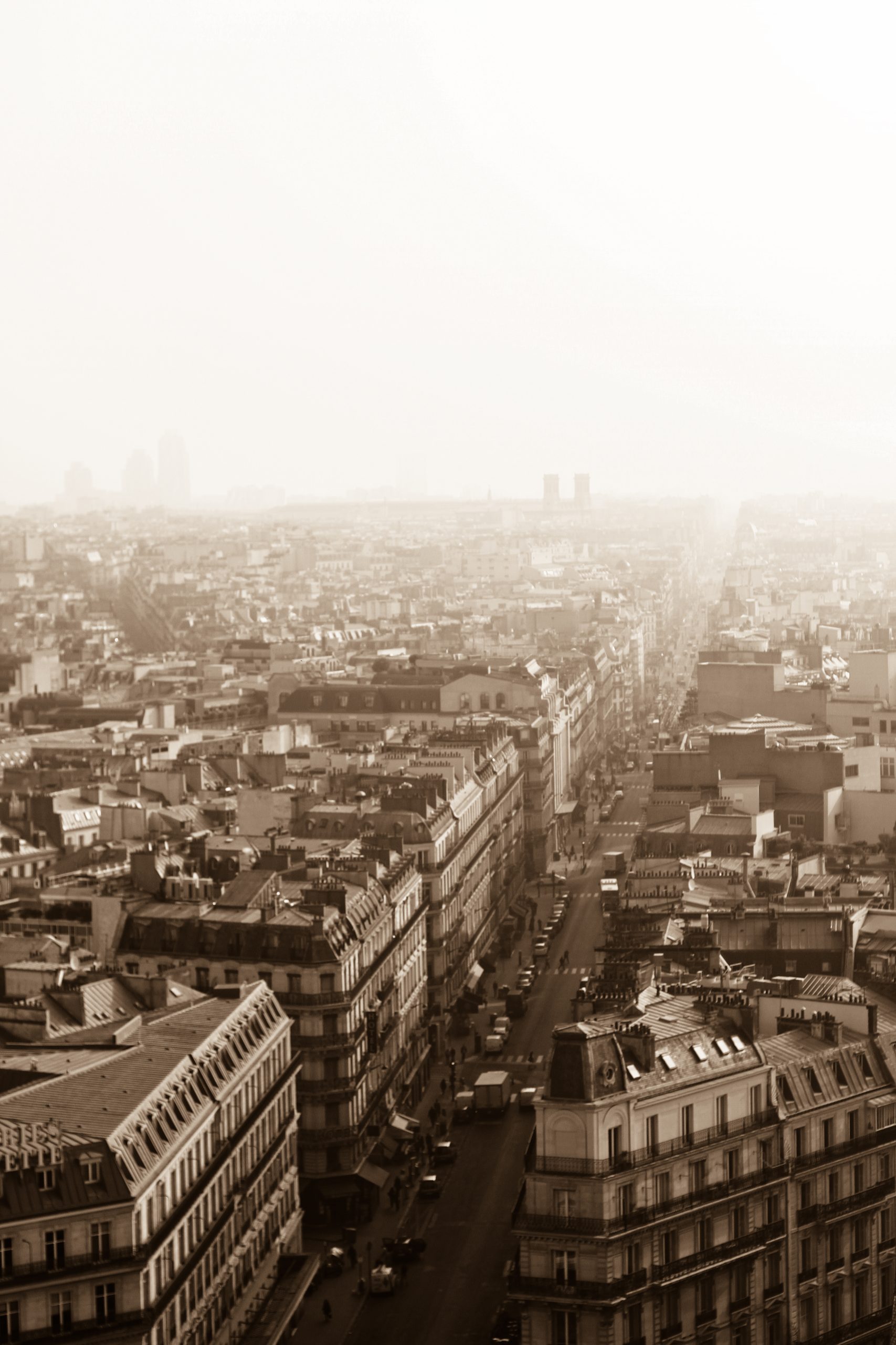 Vue aérienne des toits de Paris — photographie de Claude Quéré